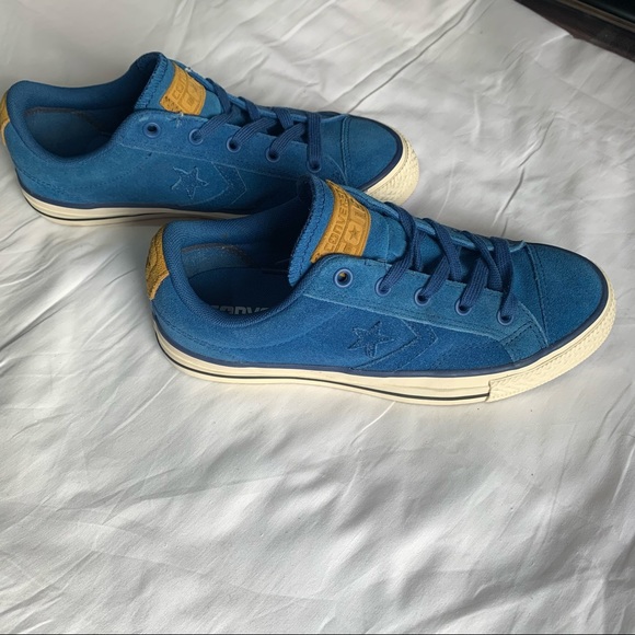 Converse - Picture 2 of 4